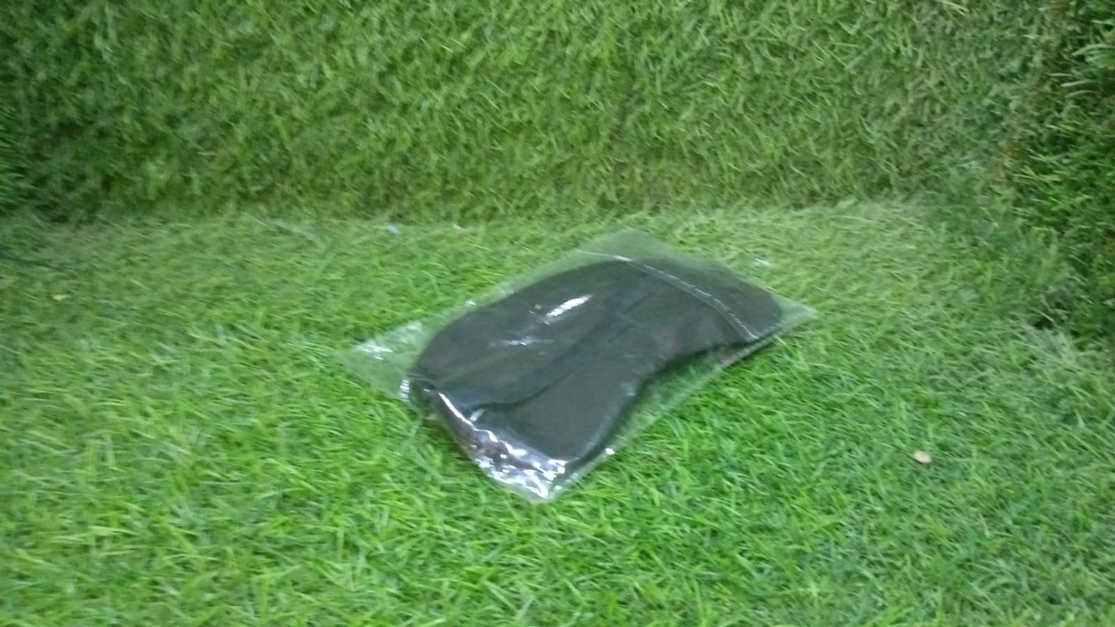 Packaging of the Ice Pack Eye Mask, emphasizing its quality and benefits.