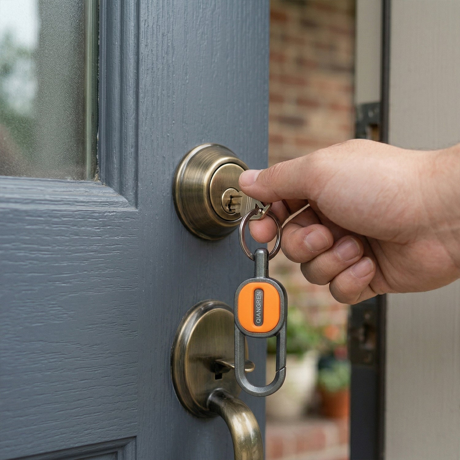 Portable metal key holder with carabiner clip and key ring