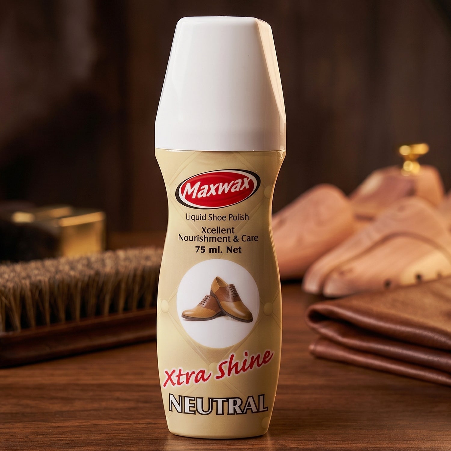 Liquid shoe shiner solution for quick shine and leather care