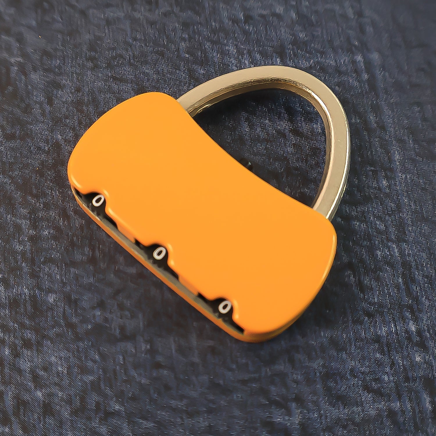 Resettable combination lock designed for luggage and gym bags