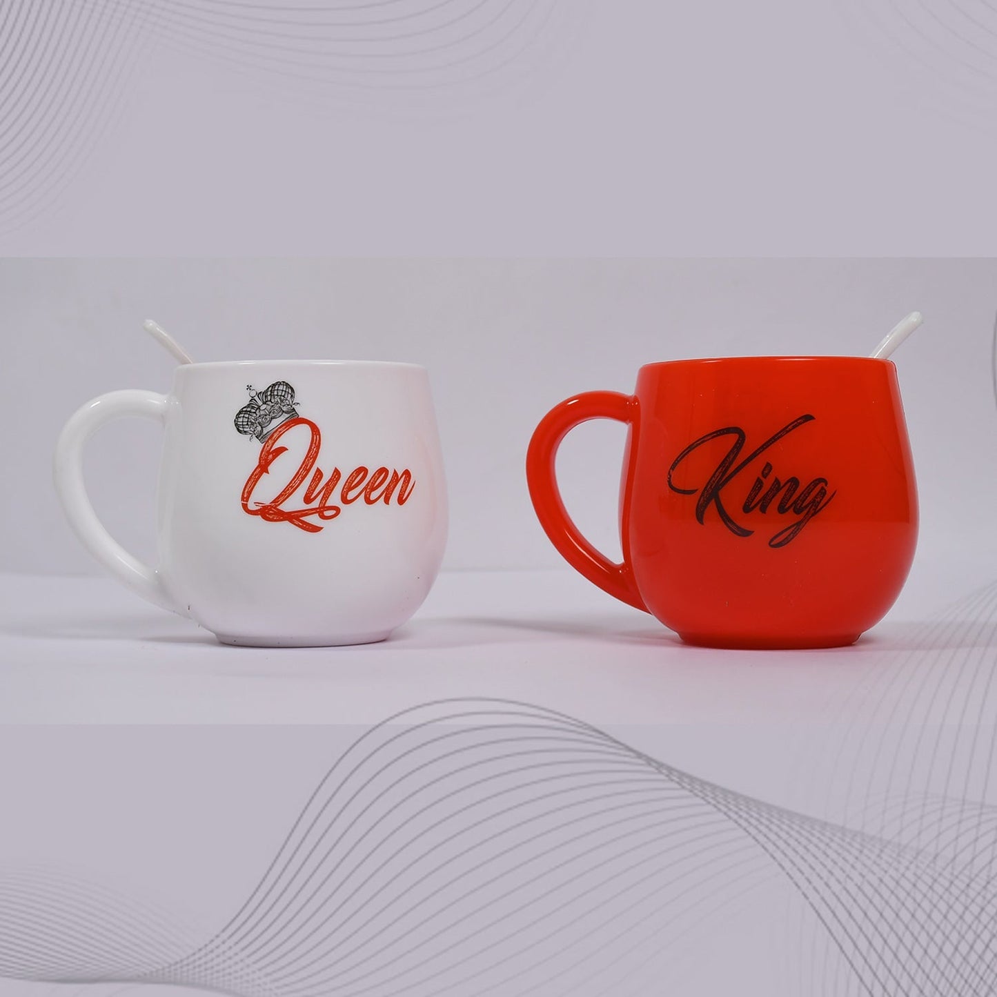 Detailed view of the King & Queen design on the couple mugs.