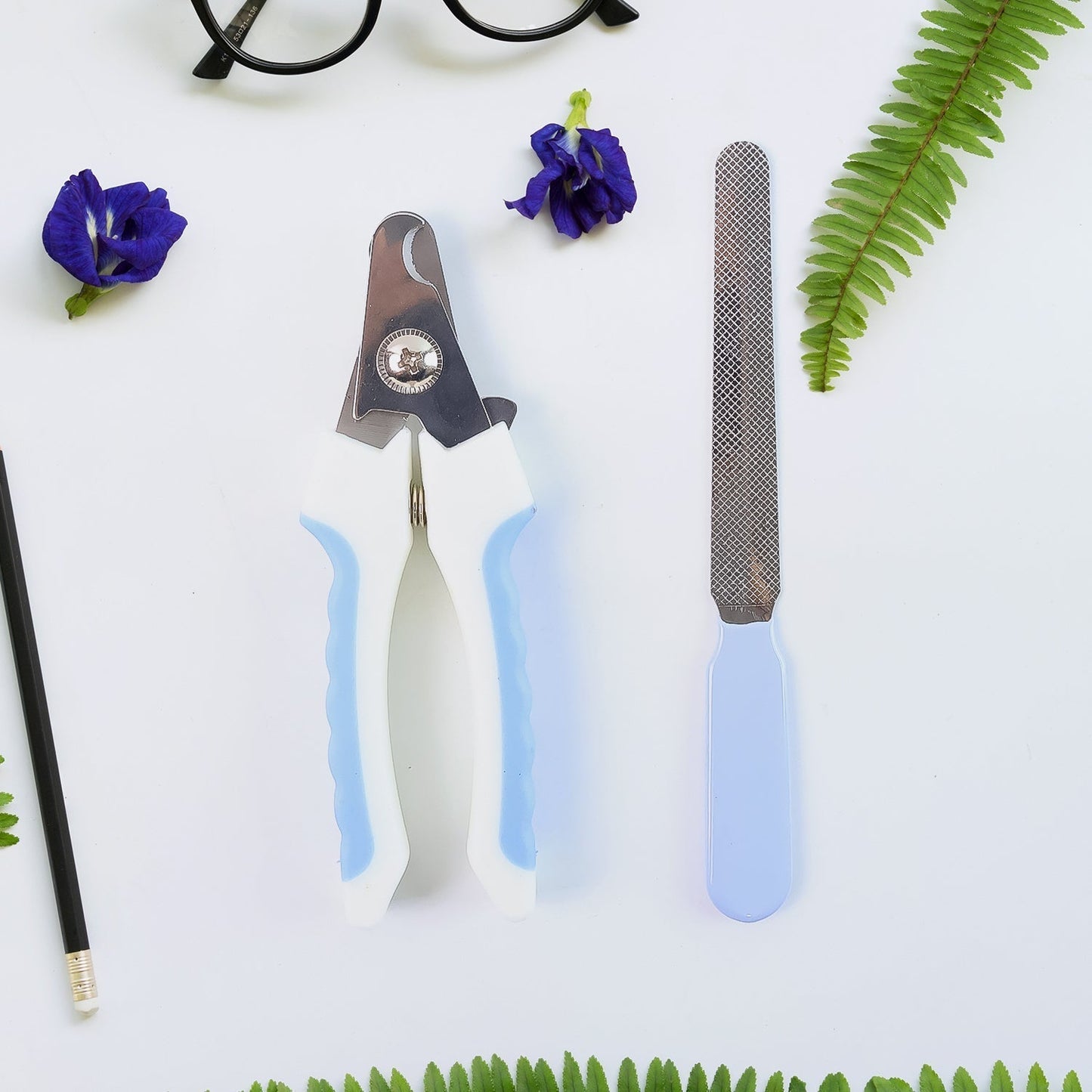 Non-slip handle pet nail clipper with included nail file